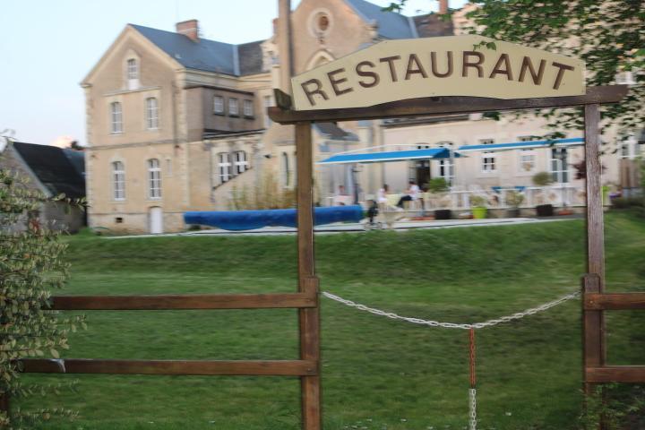 Logis Le Port Saint Aubin Hotel Morannes sur Sarthe-Daumeray Exterior photo